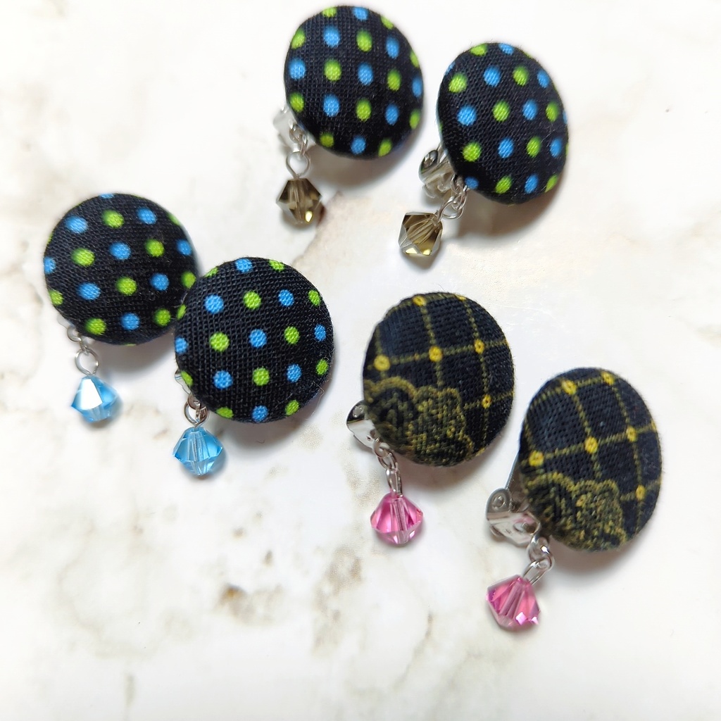 くるみボタンイヤリング