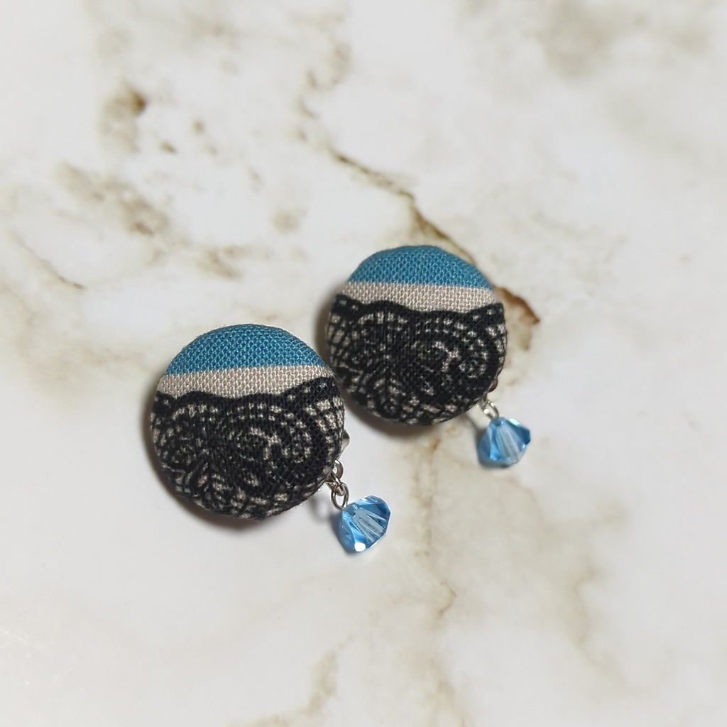 くるみボタンイヤリング