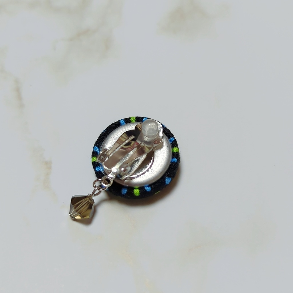 くるみボタンイヤリング