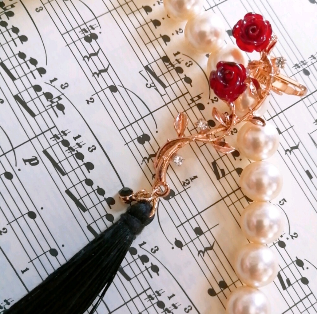 棘のある薔薇 ゴシック タッセル イヤーカフ