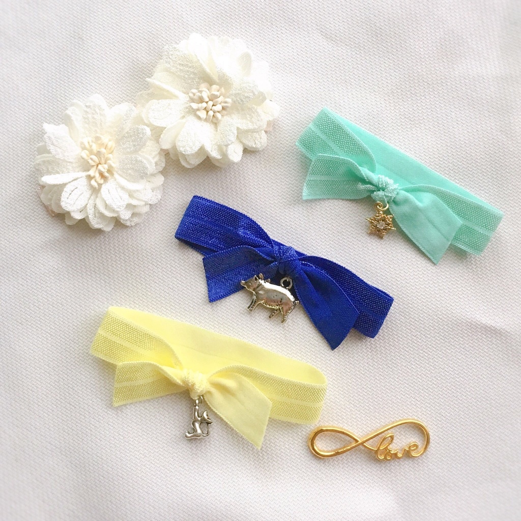 チャーム付きヘアタイ