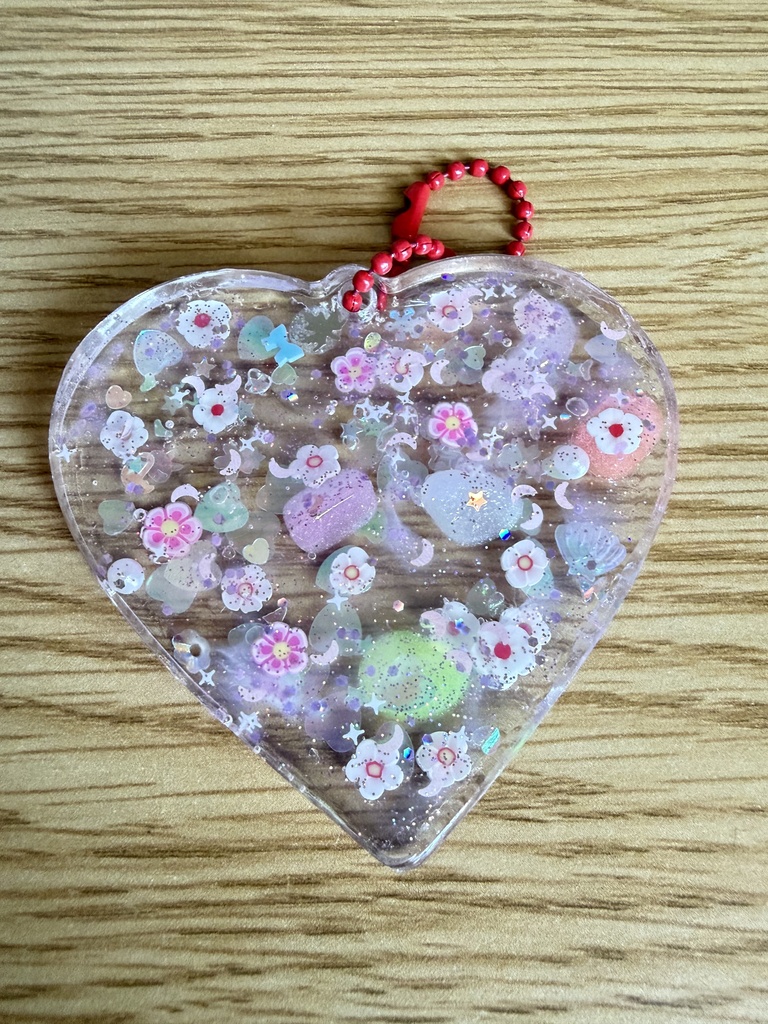 【一点もの】蓄光ハートのレジンキーホルダー｜お花ときらめき