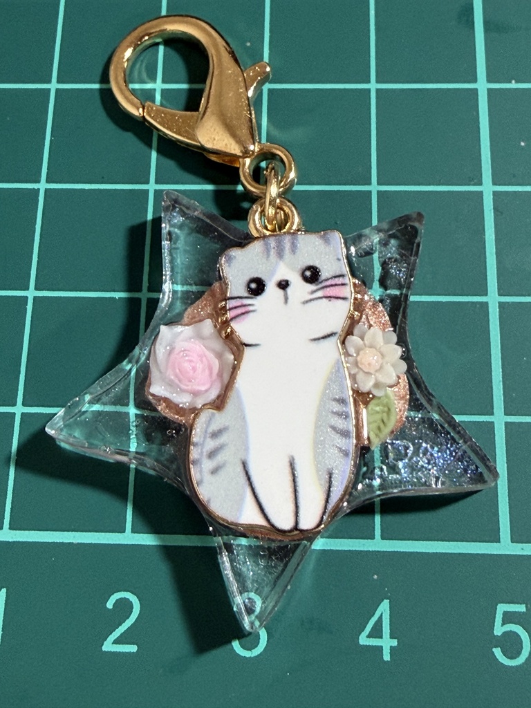 猫とお花 星型レジンチャーム 両面デザイン ハンドメイド