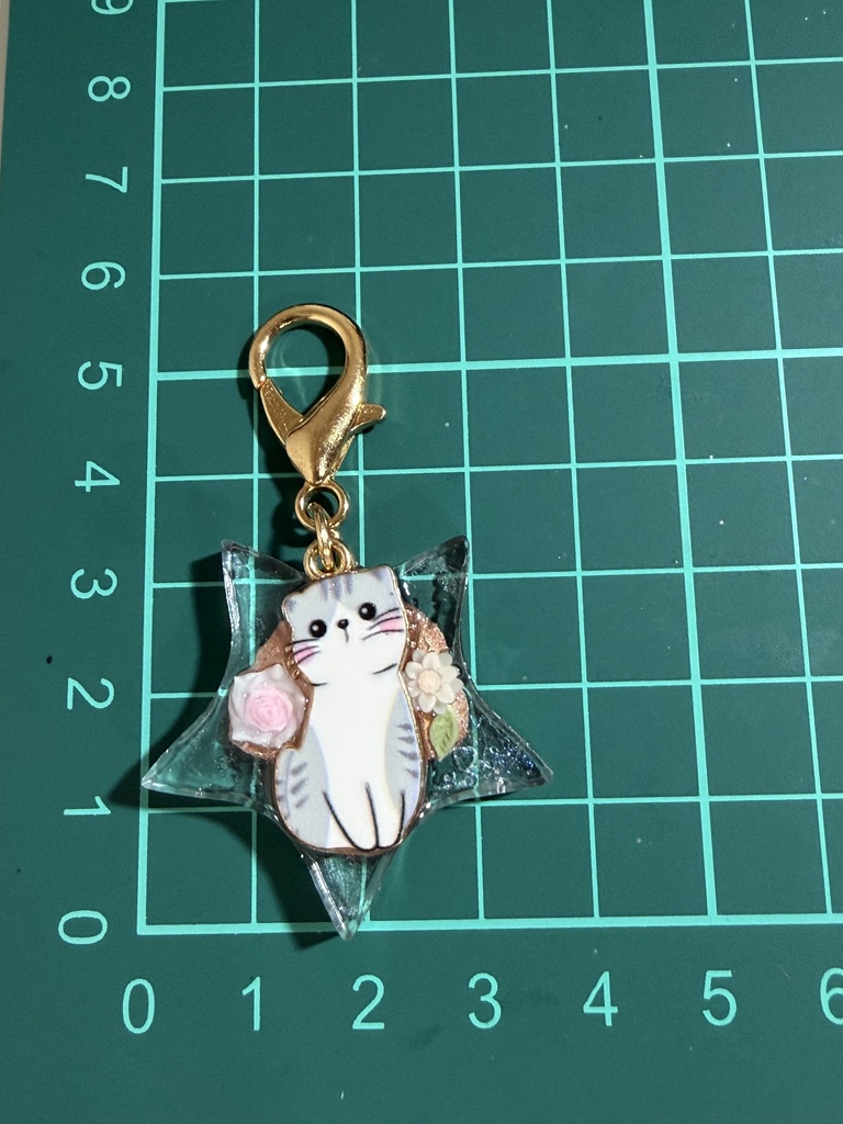 猫とお花 星型レジンチャーム 両面デザイン ハンドメイド