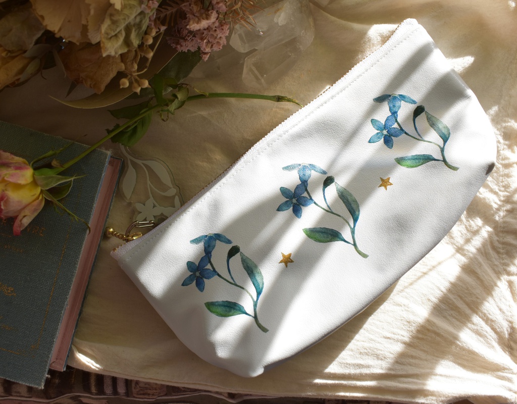 勿忘草のポーチ