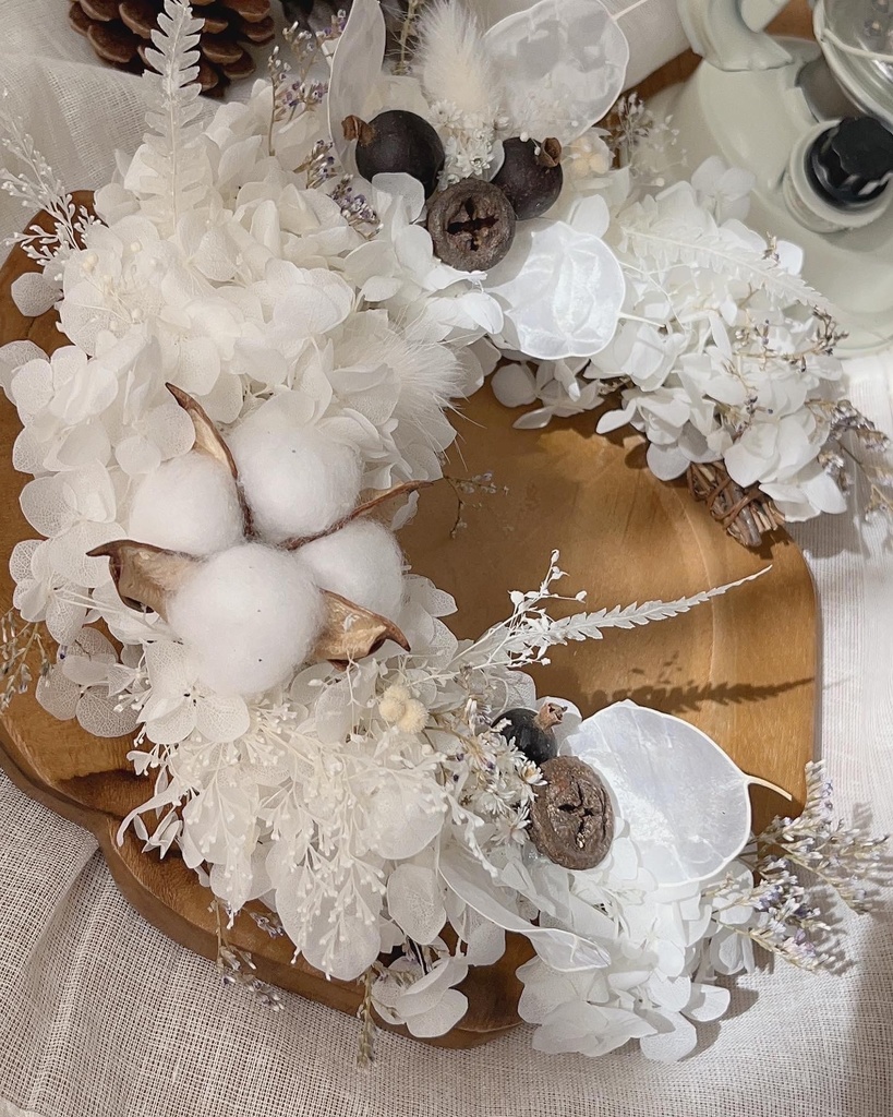 コットンフラワーと紫陽花のムーンリース