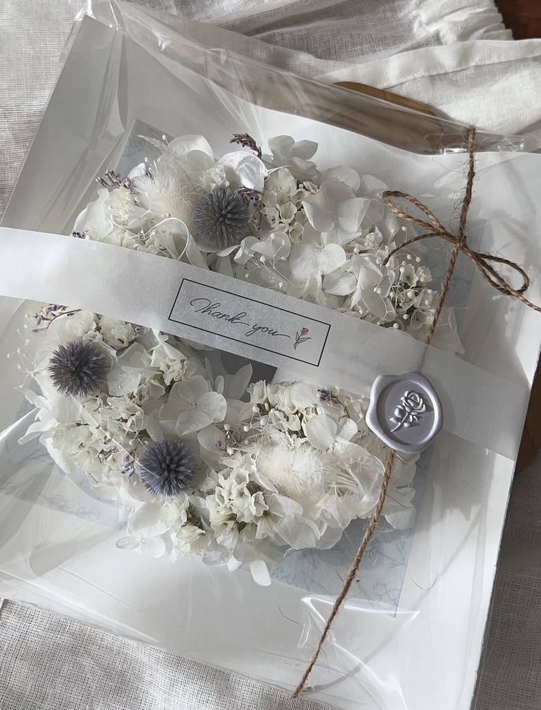 ルリタマアザミと紫陽花のまんまるリース