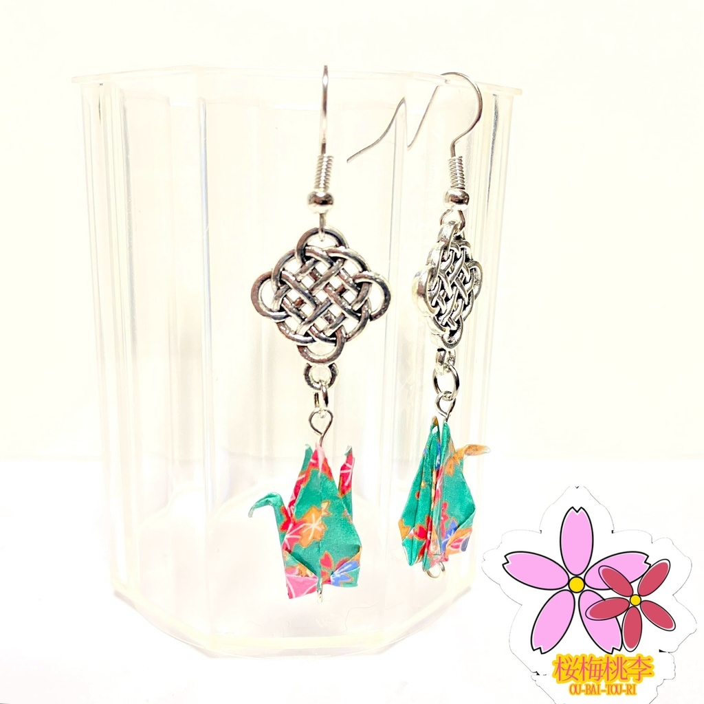 折り紙・折り鶴ピアス – 平和と幸運の象徴 和風 幾何学 折り紙 ハンドメイドアクセサリー Origami crane 桜梅桃李 OU_BAI_TOU_RI
