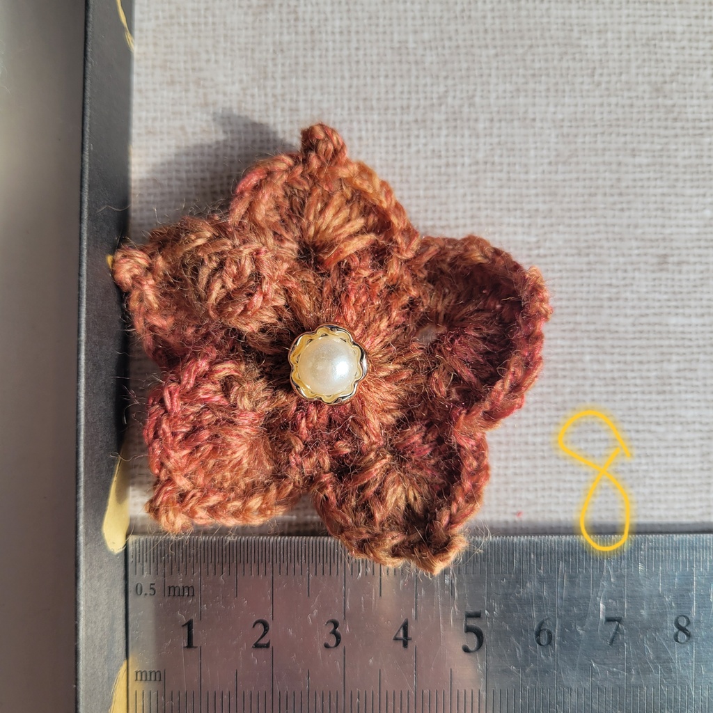 手編みのお花ヘアピン