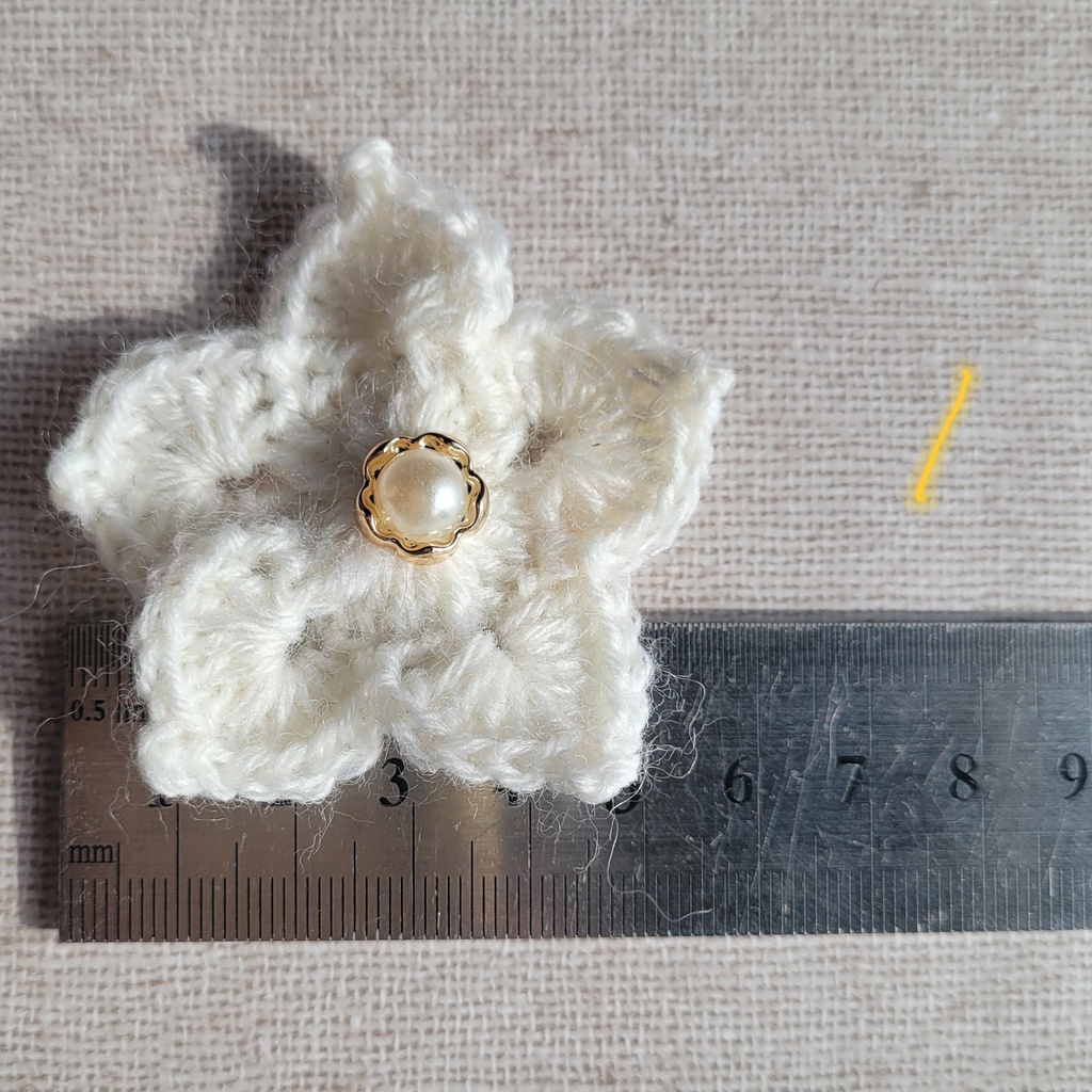 手編みのお花ヘアピン