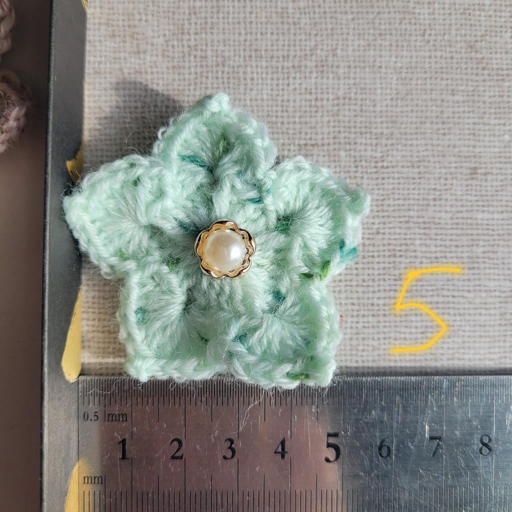 手編みのお花ヘアピン