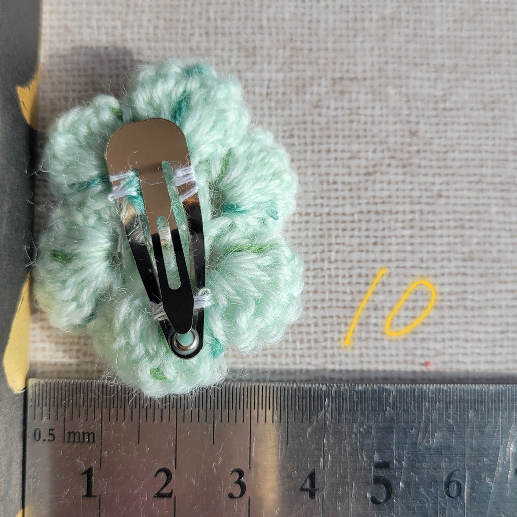 手編みのお花ヘアピン