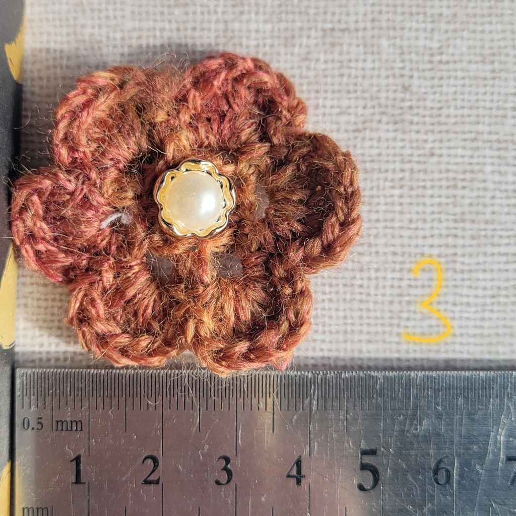 手編みのお花ヘアピン