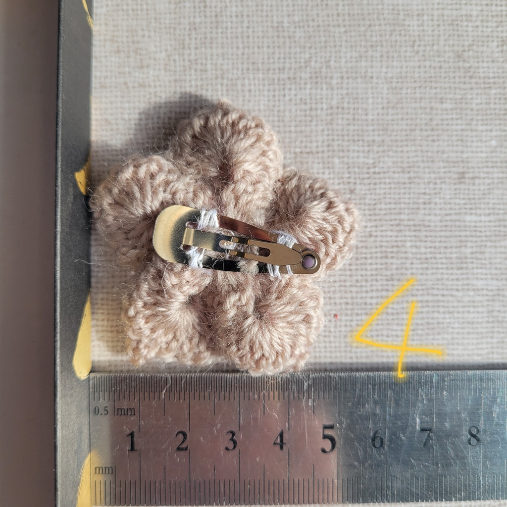 手編みのお花ヘアピン