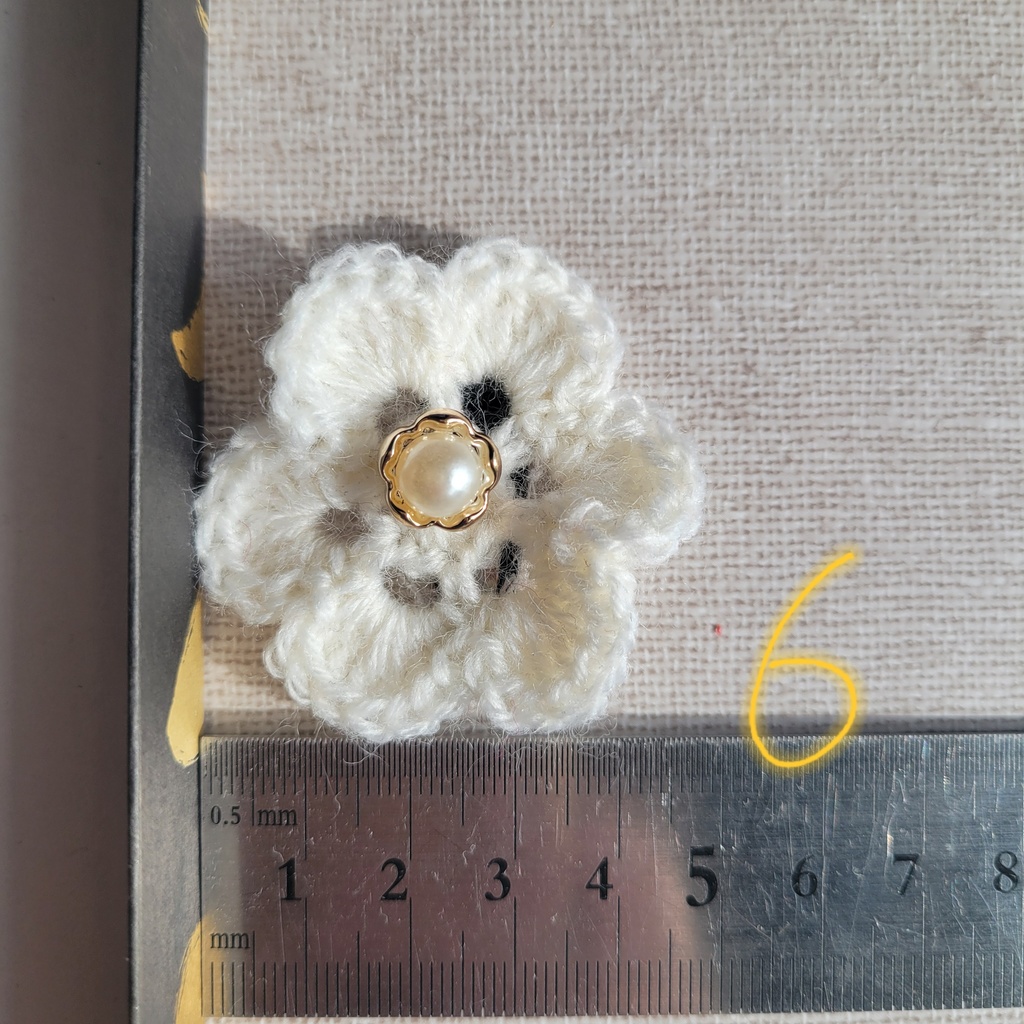 手編みのお花ヘアピン