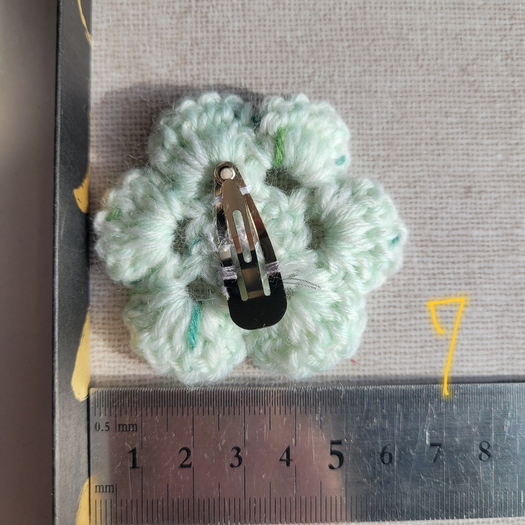 手編みのお花ヘアピン