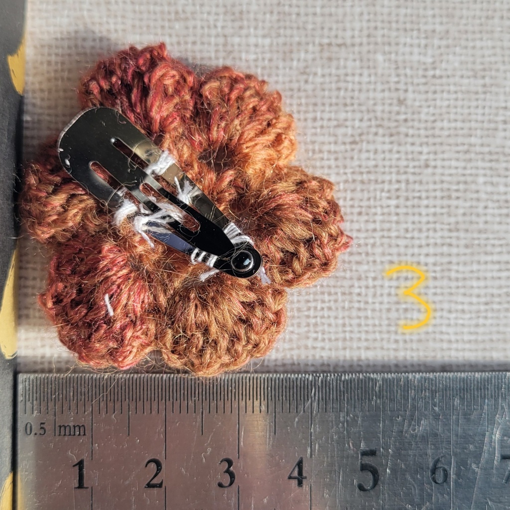 手編みのお花ヘアピン