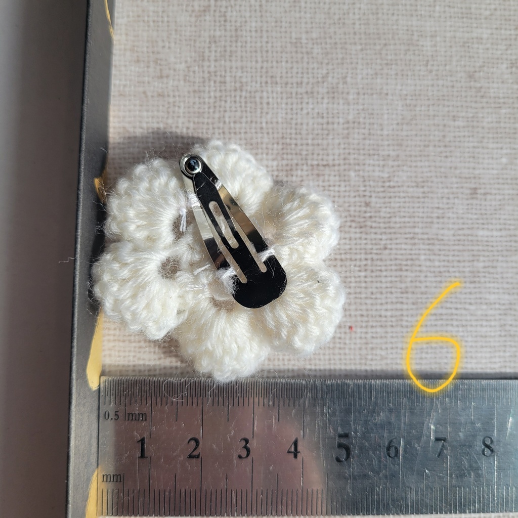 手編みのお花ヘアピン