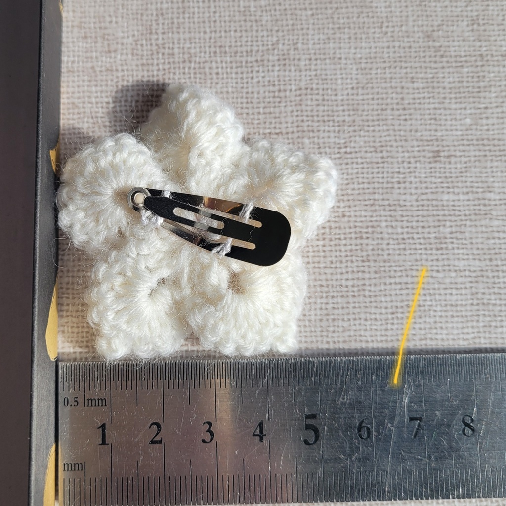 手編みのお花ヘアピン