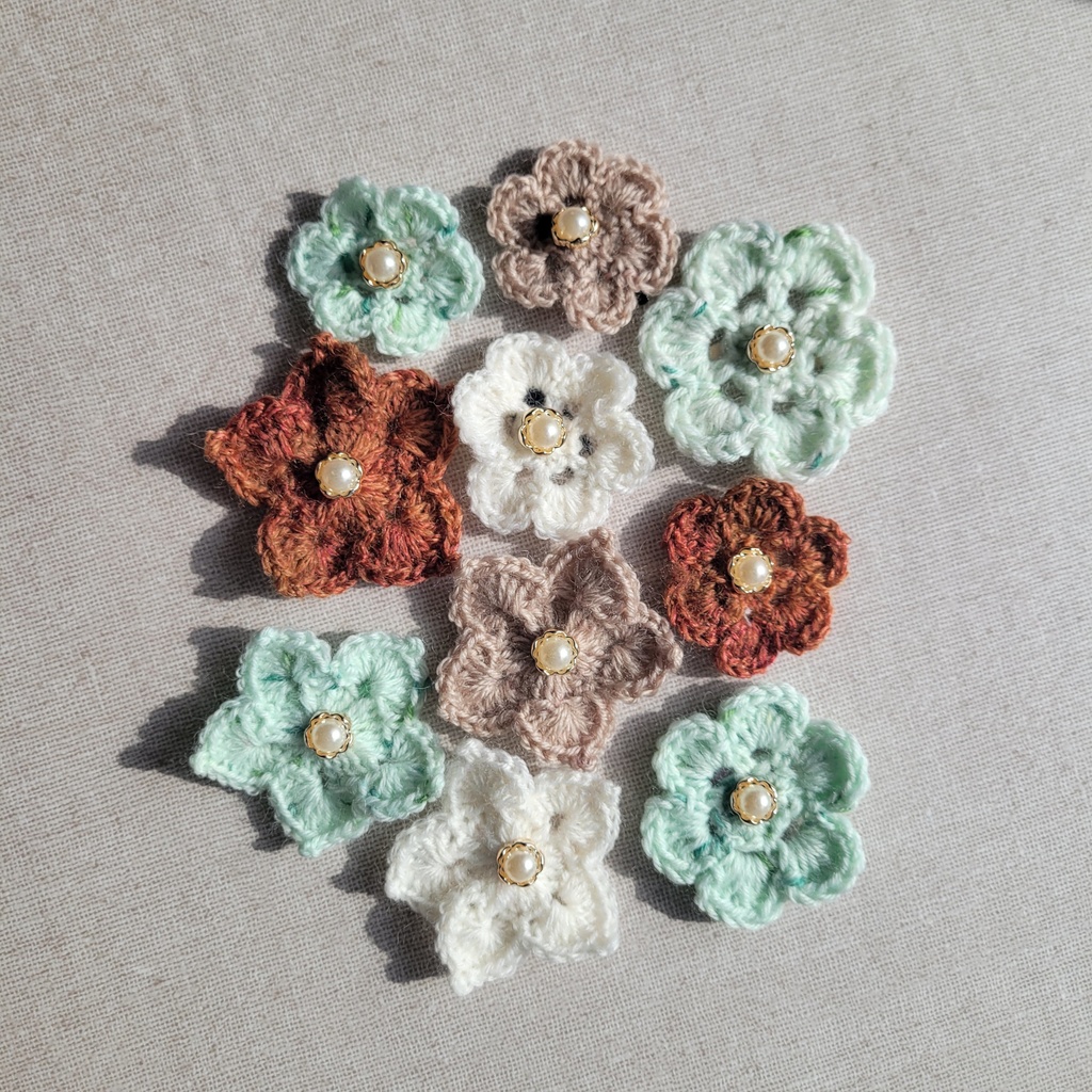 手編みのお花ヘアピン