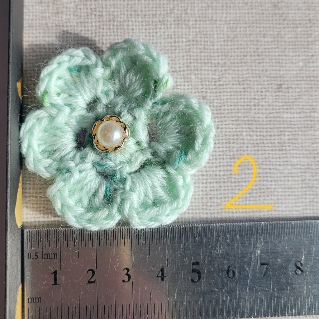 手編みのお花ヘアピン