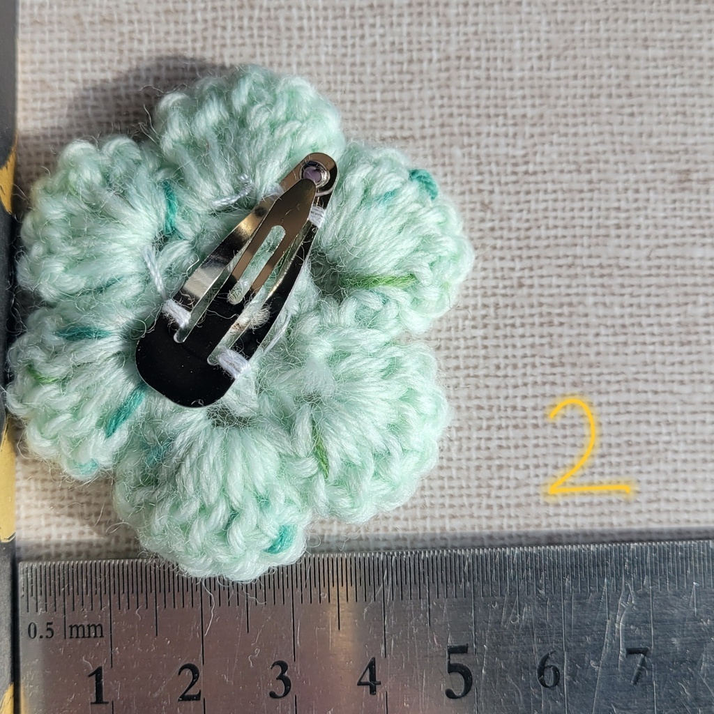 手編みのお花ヘアピン