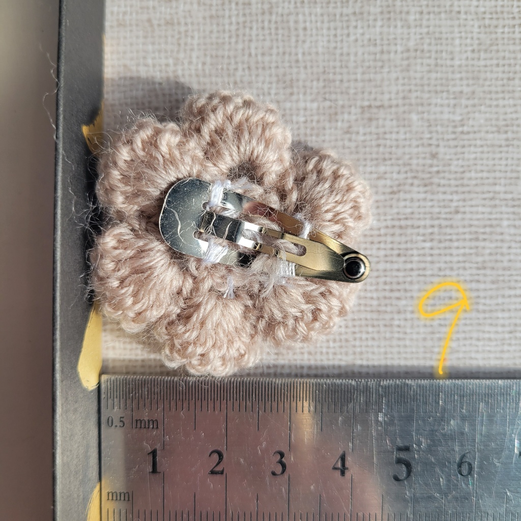 手編みのお花ヘアピン