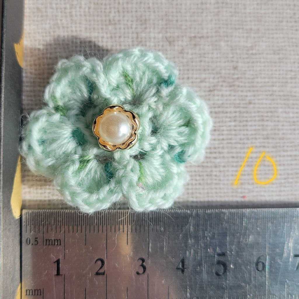 手編みのお花ヘアピン