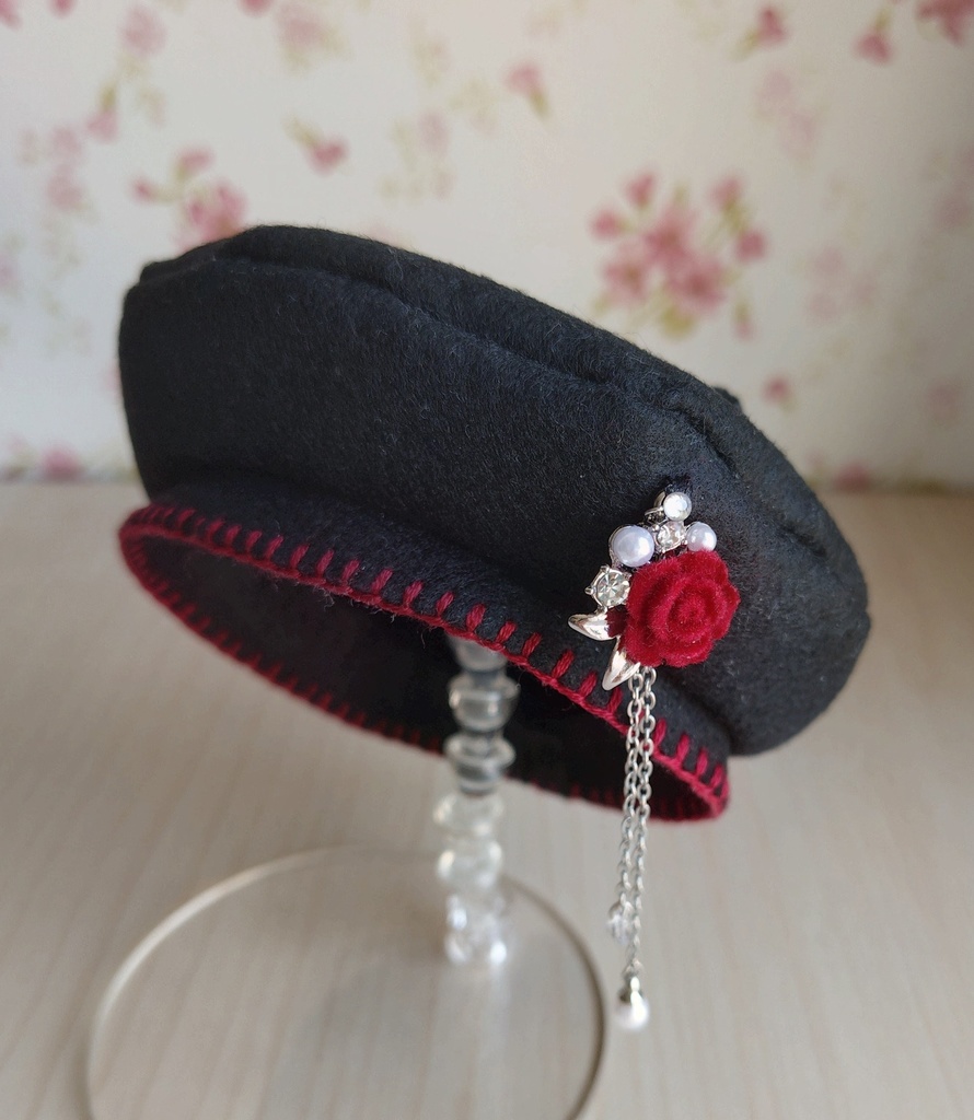 ぬい帽子 リボンと薔薇のゴシック調ベレー帽