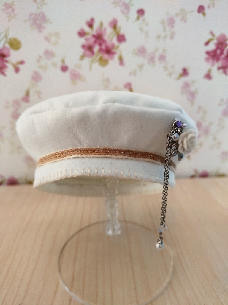 麻リボンと白薔薇チャームのナチュラルベレー帽