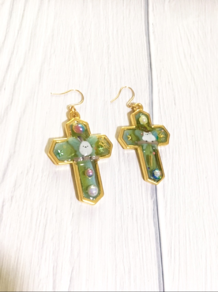 シマエナガ十字架ピアス