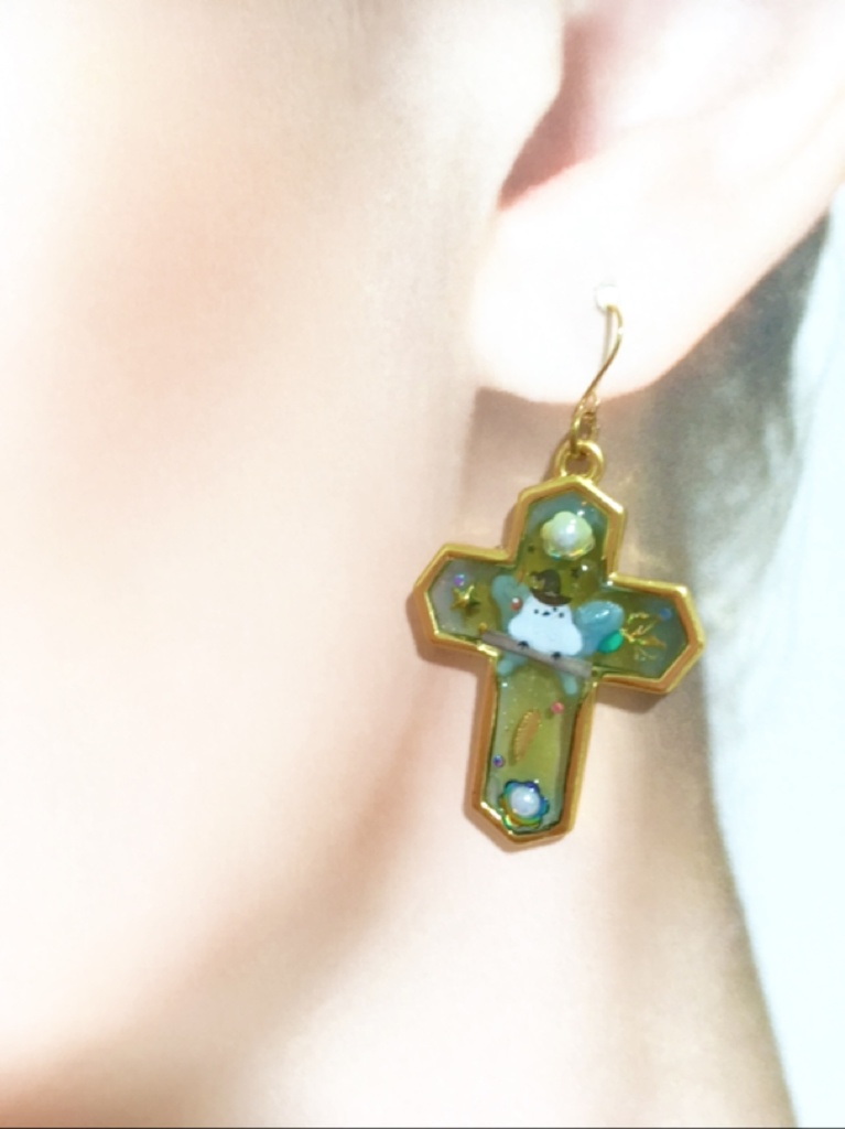 シマエナガ十字架ピアス