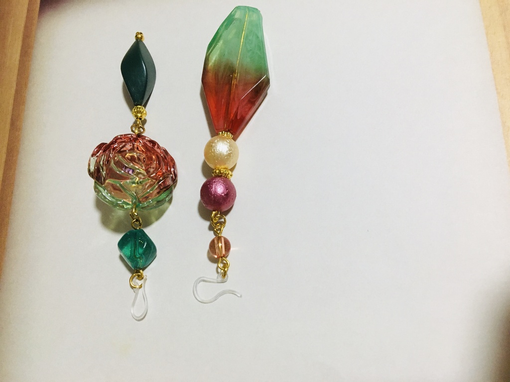 手染め苺柄ピアス