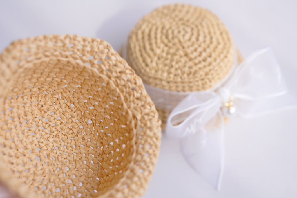 See-through ribbon straw hat
