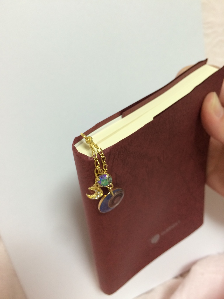 紋モチーフ付き羽根しおり(ブックマーカー)