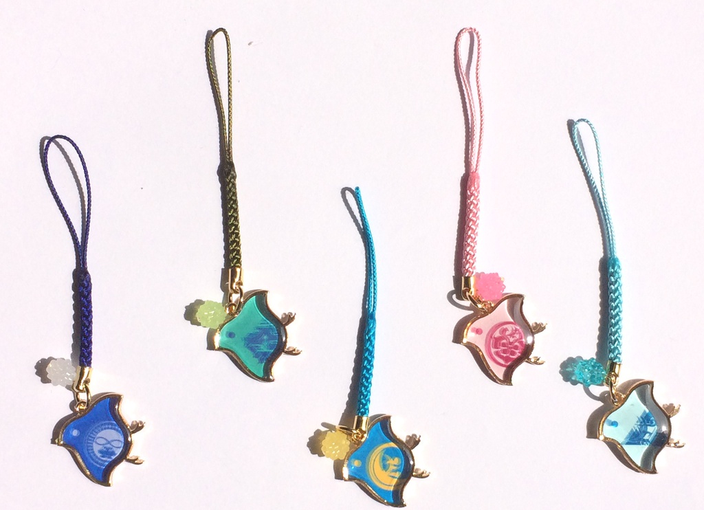 とうらぶちどり根付①