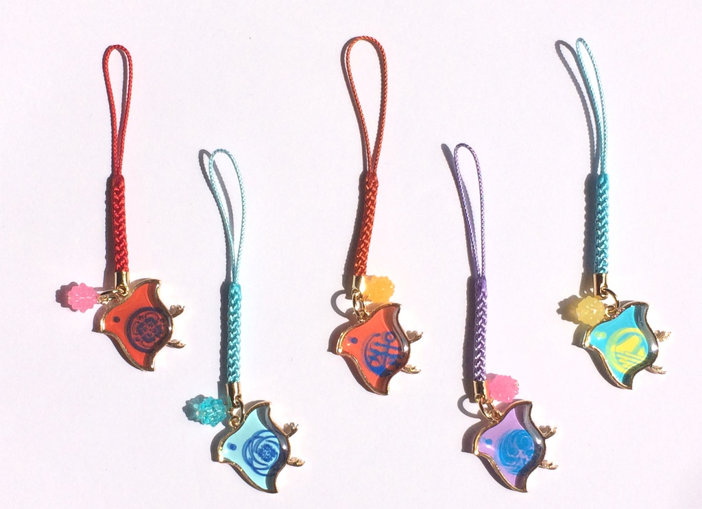 とうらぶちどり根付①