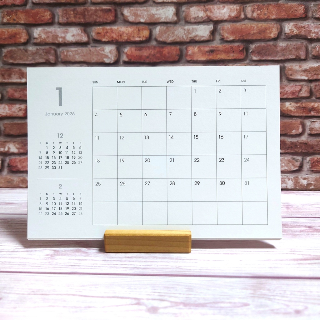 2026卓上カレンダー(木製スタンド付き・ハガキサイズ)