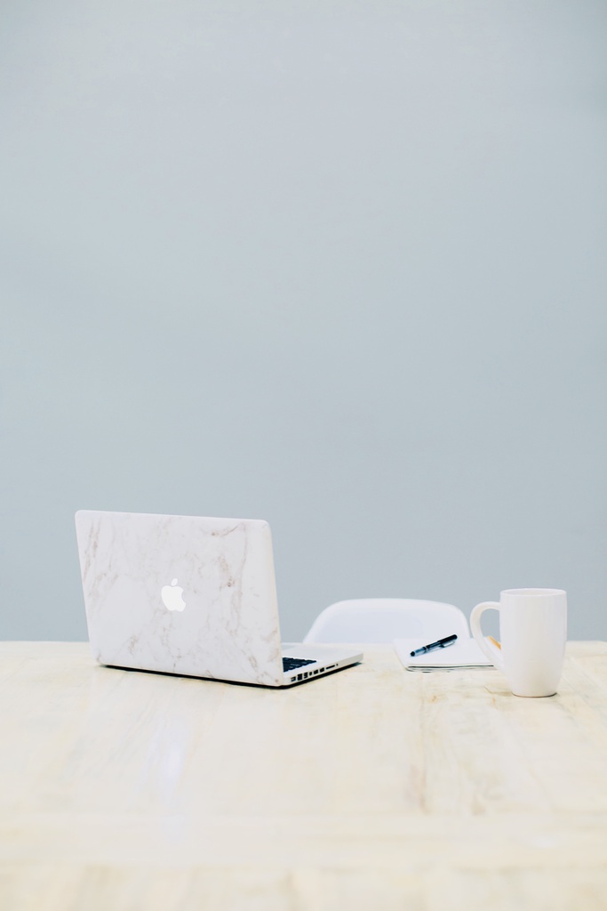 Apple on the desk. iPhoneケース