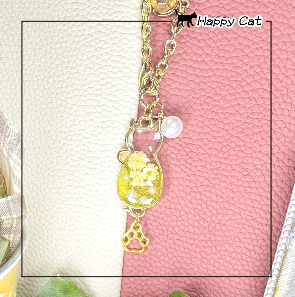 猫のバッグチャーム 黄色のかすみ草とパール