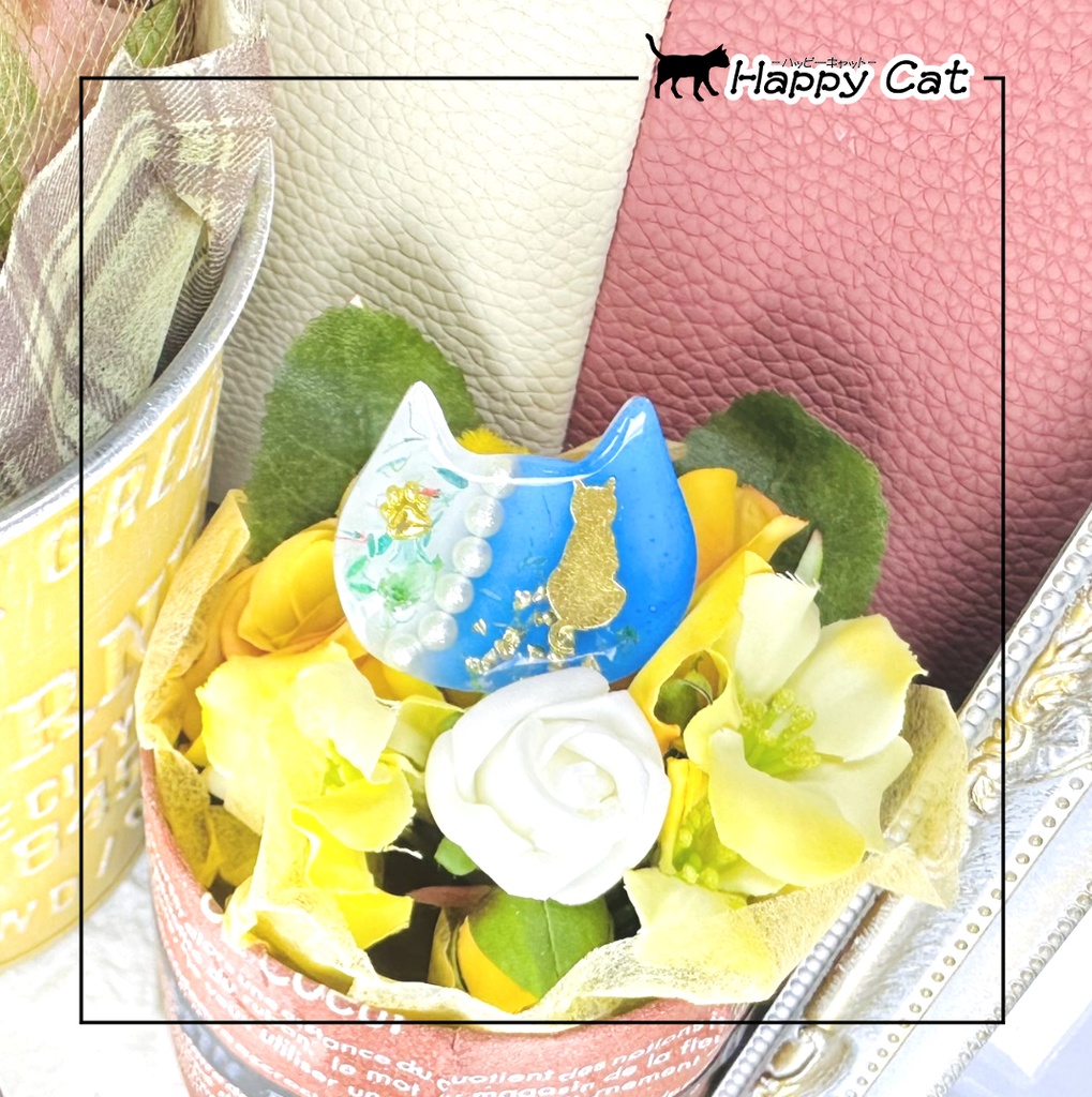 猫のブローチ パールと猫のシルエット、花びらを閉じ込めました🖤