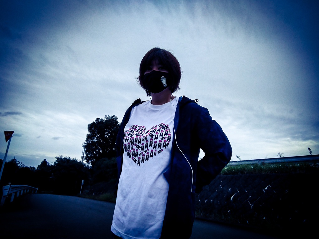 めろん王子さま大量発生 ハート総柄Tシャツ