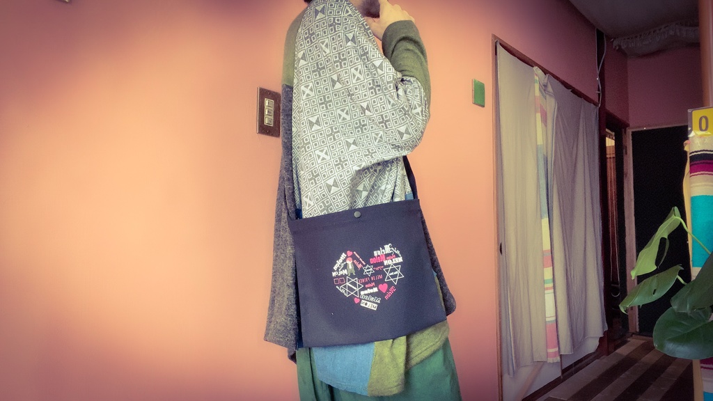 めろん王子さま ハートロゴサコッシュ