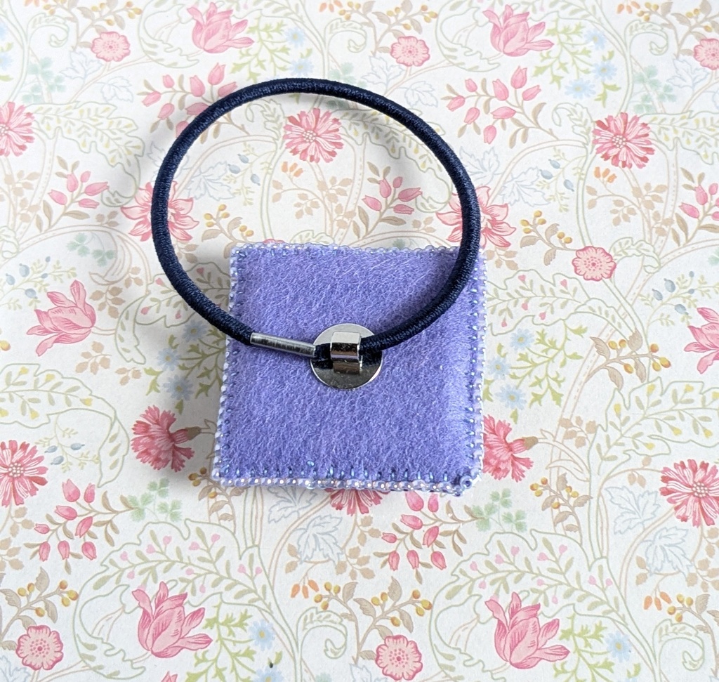 ビーズ刺繍のヘアゴム