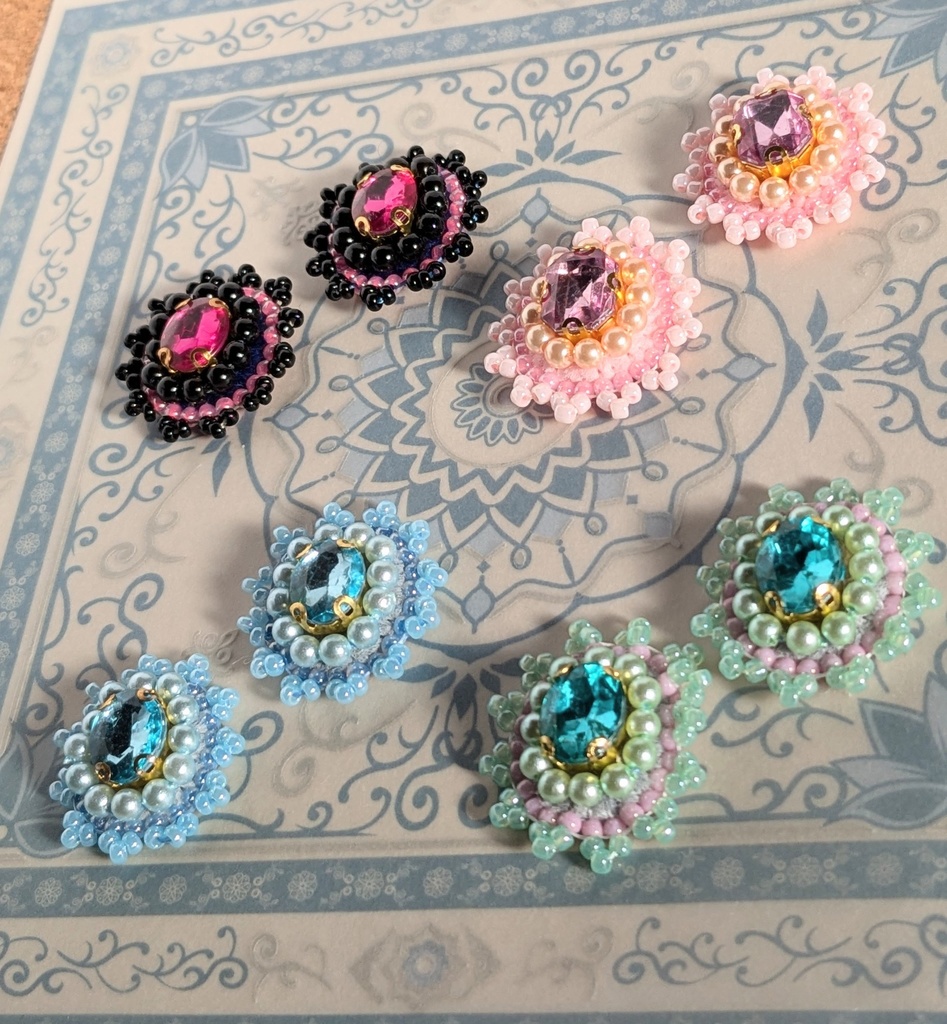 ビーズ刺繍のピアス