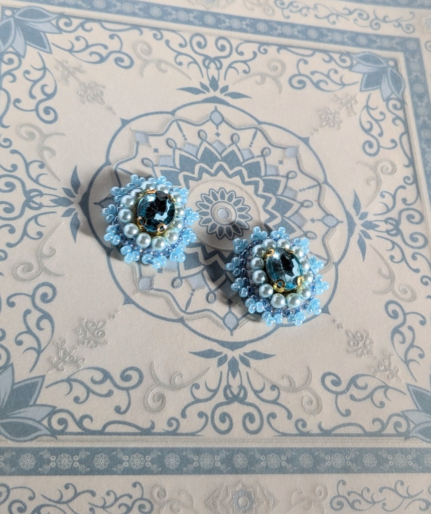 ビーズ刺繍のピアス