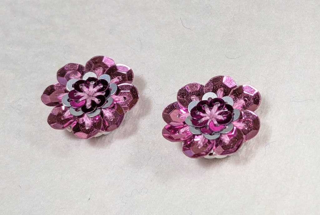スパンコールフラワーピアス ピンク