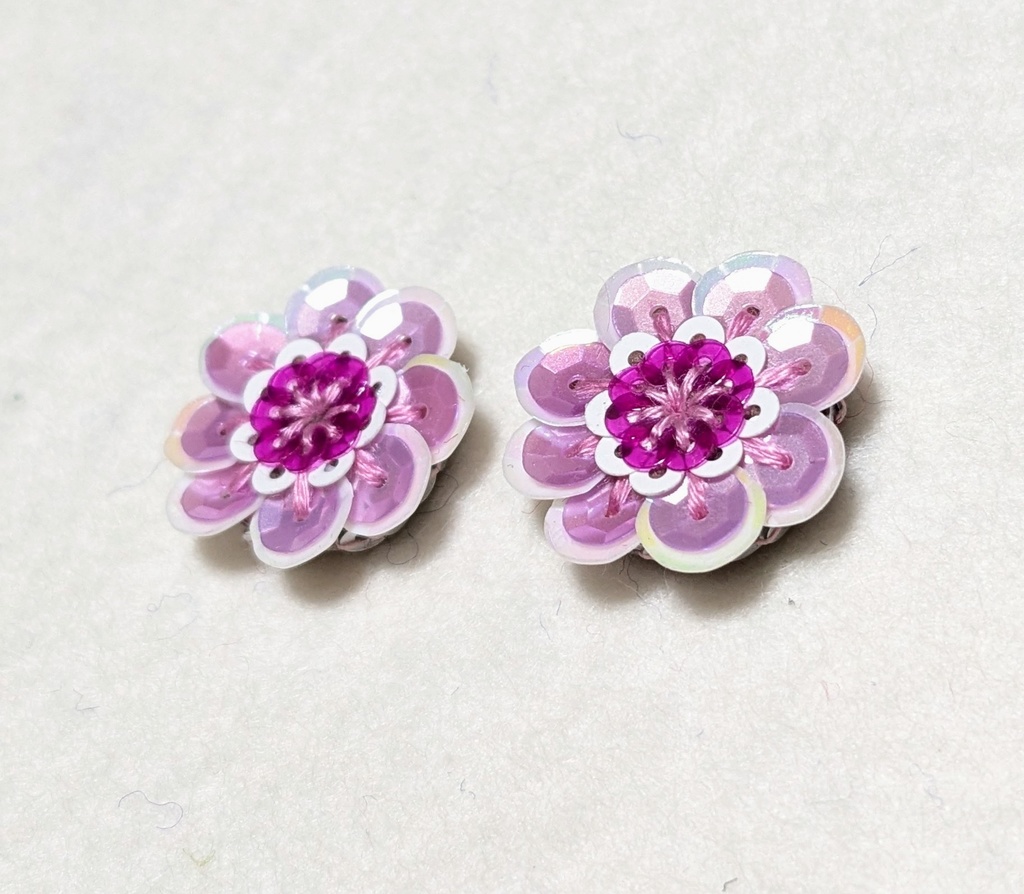 スパンコールフラワーピアス ピンク