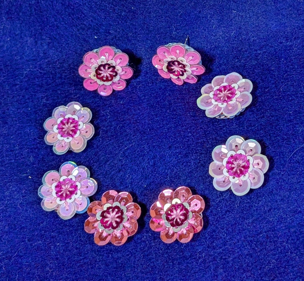 スパンコールフラワーピアス ピンク