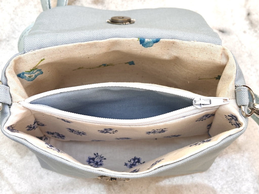 ネモフィラのマチつき3ポケットポーチ